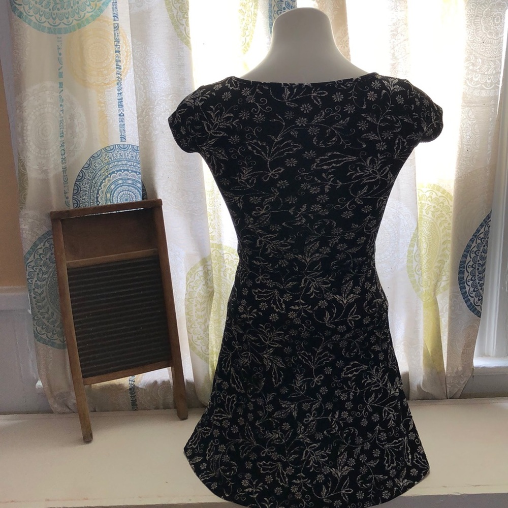 Dress - Picture 4 of 7